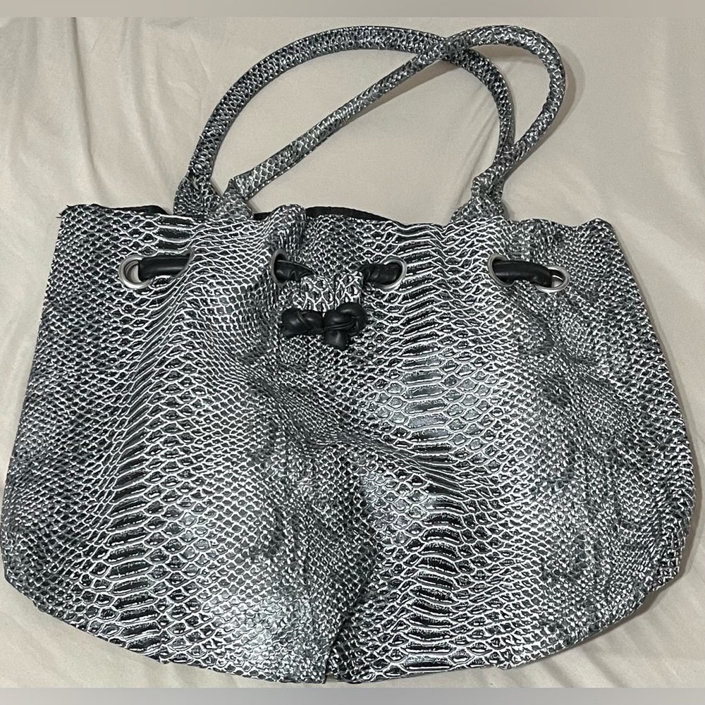 Signature Club A Faux Leather Gray/black Purse